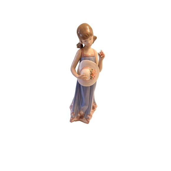 Lladro - Retired Muchacha Adorando Pamela - Courtney 05648 - Picture 1 of 6